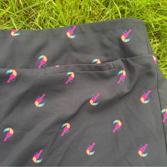 Croft & Barrow Plus Size XXL Skorts Skirt with shorts under Black w Pink Parrots - Picture 3 of 9
